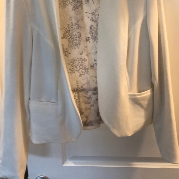 White jacket - Picture 5 of 5